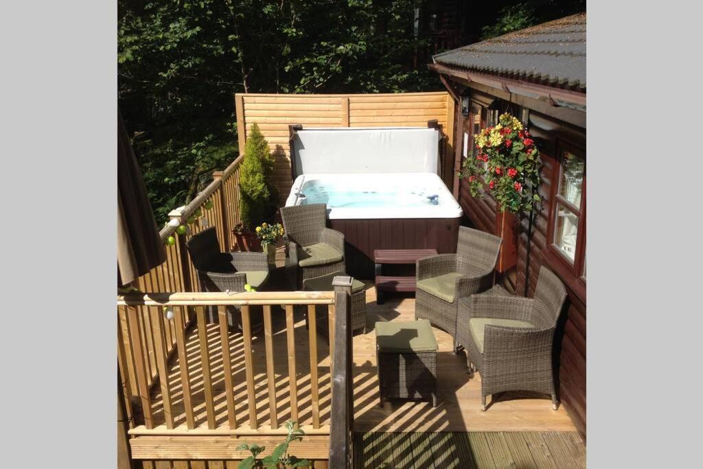 Mistletoe One Luxury Lodge With Hot Tub Уиндермир Экстерьер фото