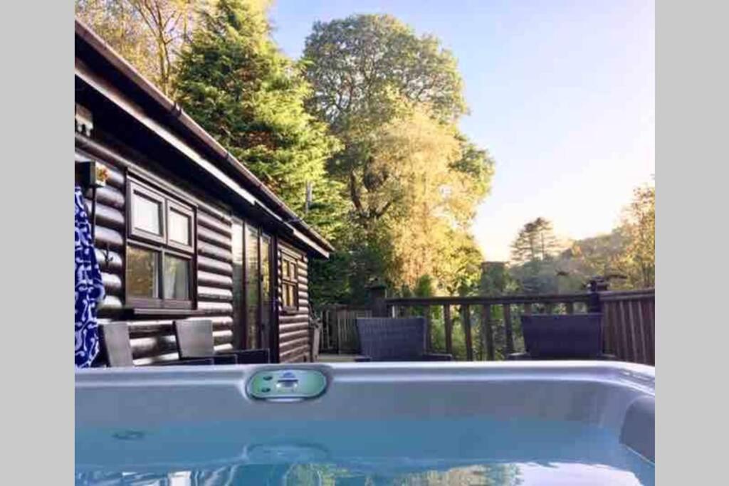 Mistletoe One Luxury Lodge With Hot Tub Уиндермир Экстерьер фото