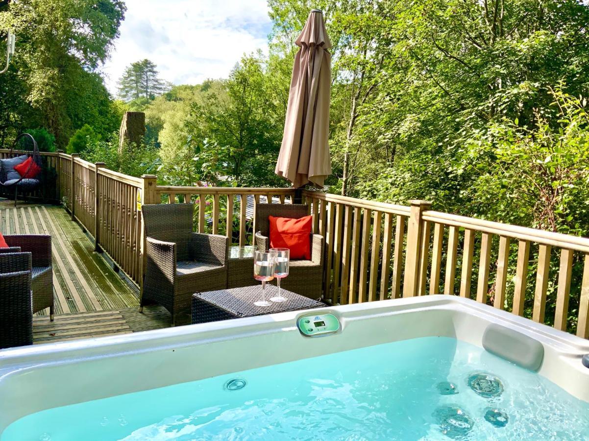 Mistletoe One Luxury Lodge With Hot Tub Уиндермир Экстерьер фото
