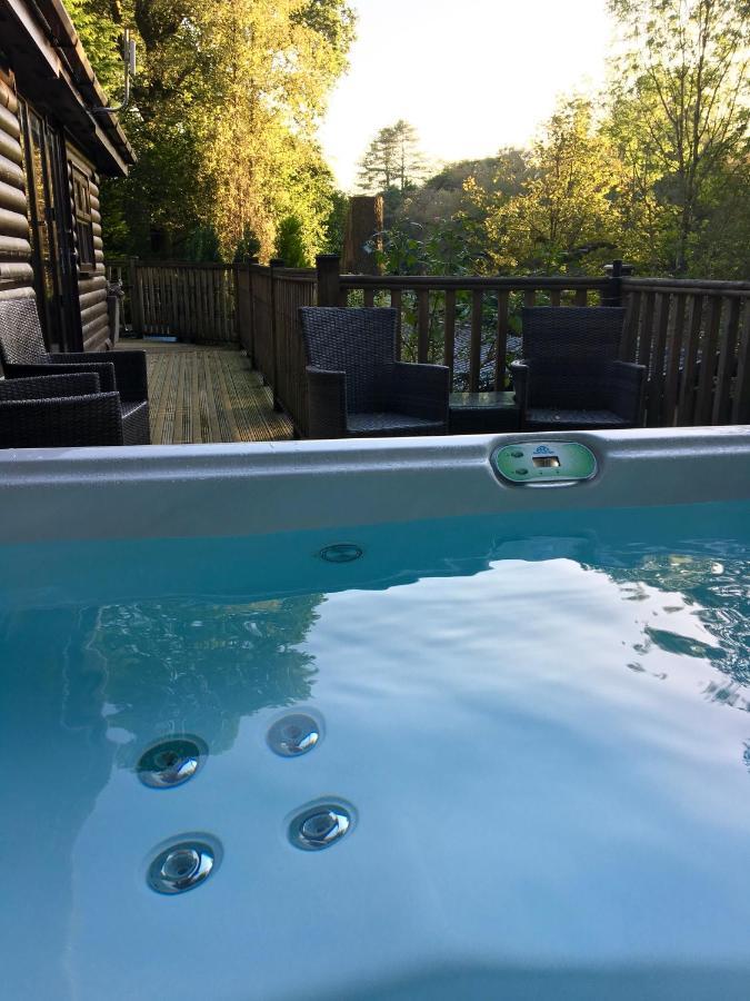 Mistletoe One Luxury Lodge With Hot Tub Уиндермир Экстерьер фото